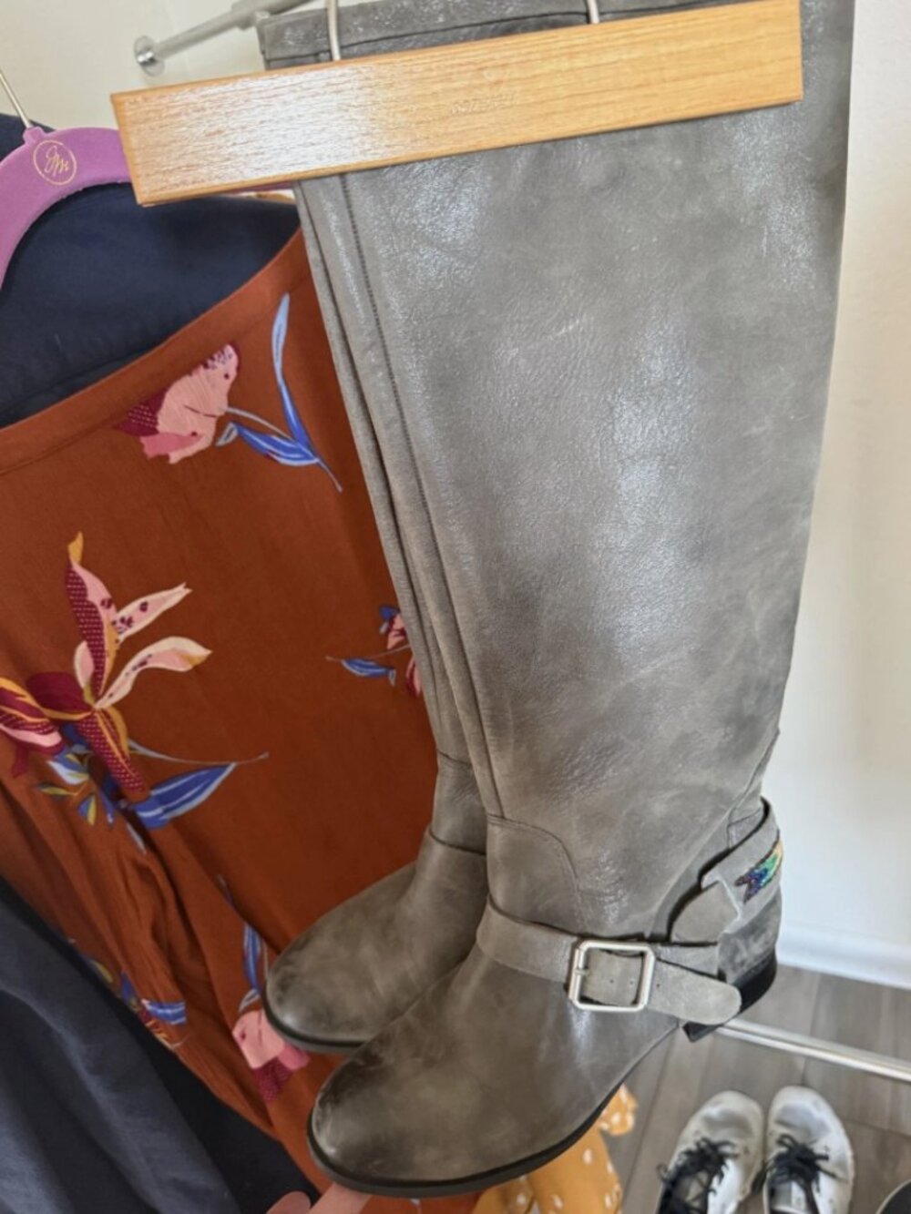 lucky brand womens riding boots size 8 gray with feather embroidery